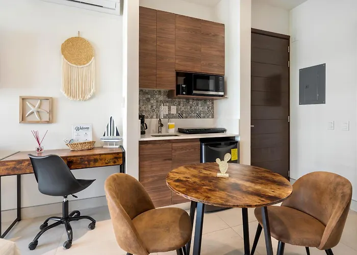 Apartamento Loft Con Balcón Privado, Estacionamiento Gratis - Un Oasis En Cabos *